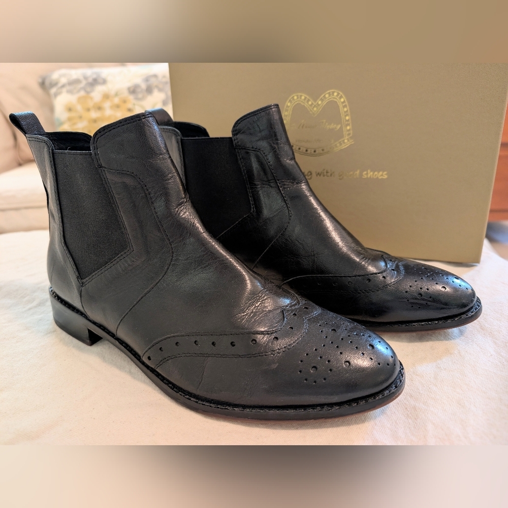 Mona Flying Black Leather Chelsea Wingtip Boots Women's 6.5-7